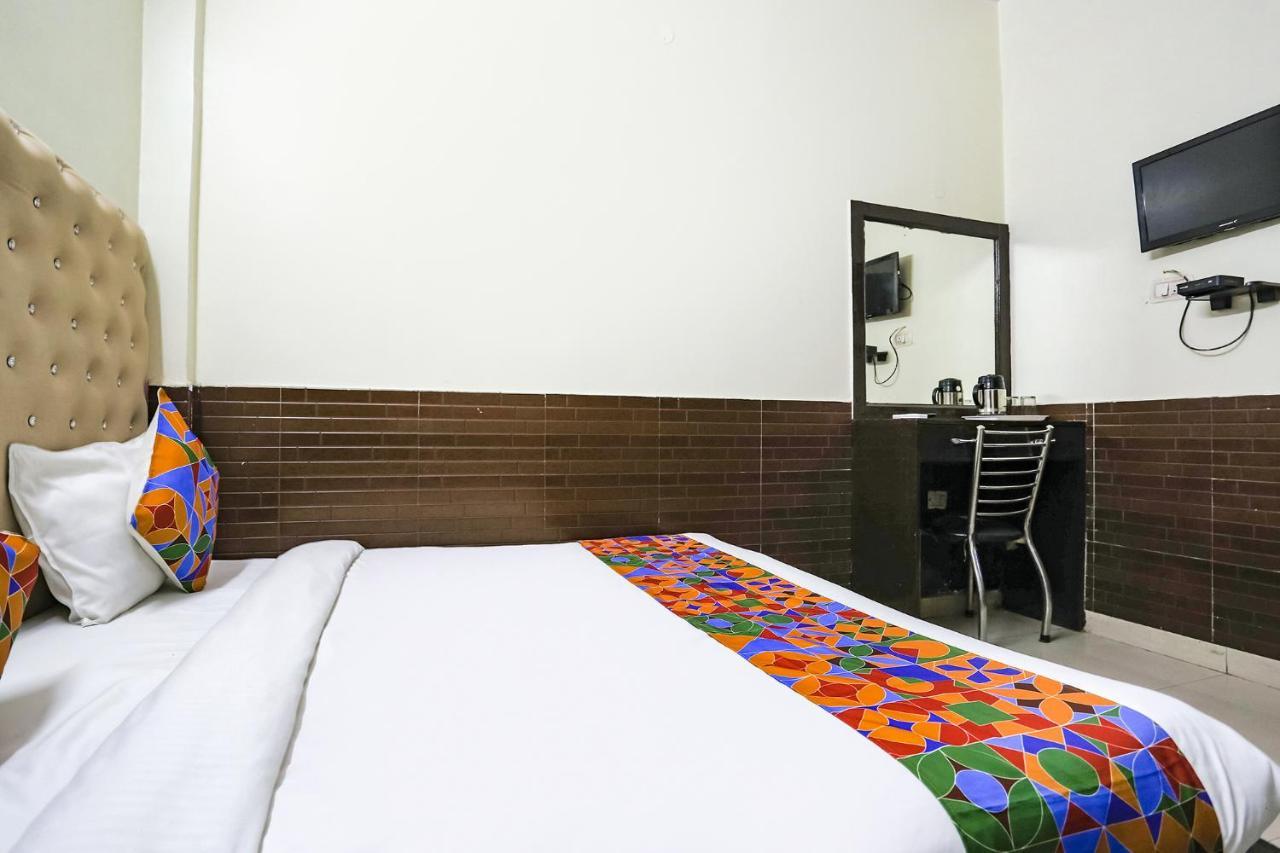 Fabhotel The Lazeez Nuova Delhi Esterno foto