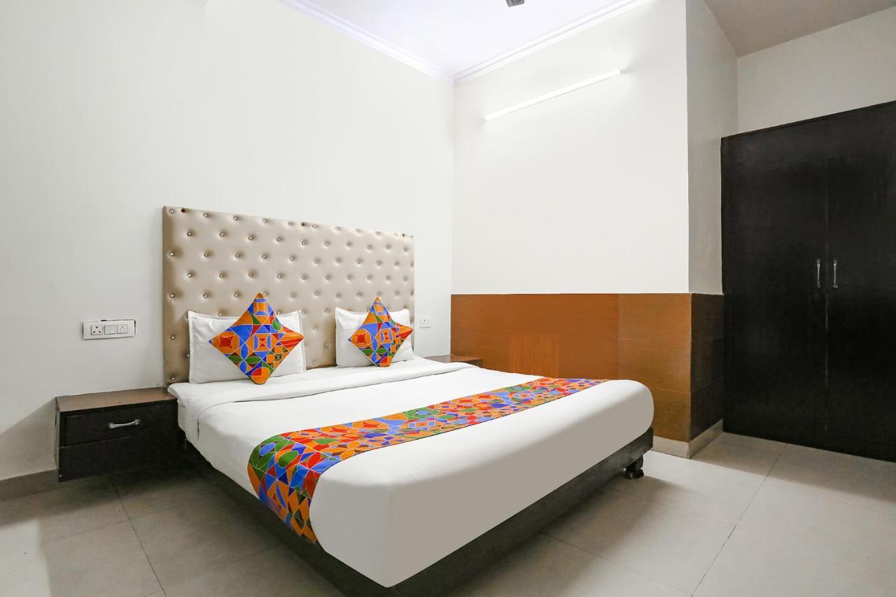 Fabhotel The Lazeez Nuova Delhi Esterno foto